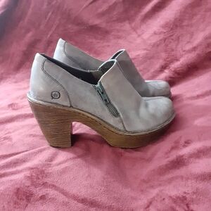 🔥🔥🔥 Any 3 pair women's shoes $30!Born Famke leather platform clogs sz 7